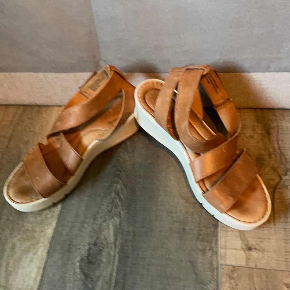 Born Ladies Leather strappy wedge heel sandals